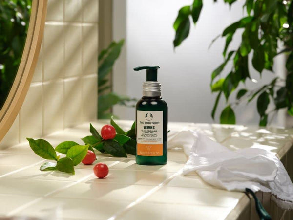 The Body Shop Vitamin C Glow Revealing Liquid Peel