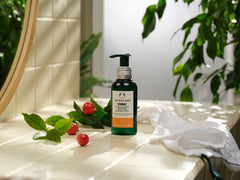 The Body Shop Vitamin C Glow Revealing Liquid Peel